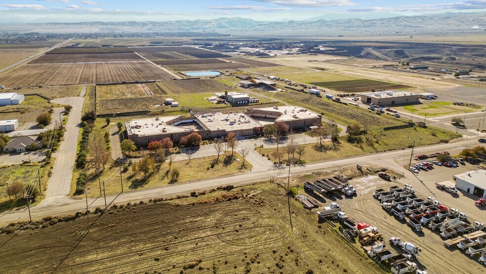 More Photos Of 185 W Gale Ave, Coalinga Correctional Facility For Sale