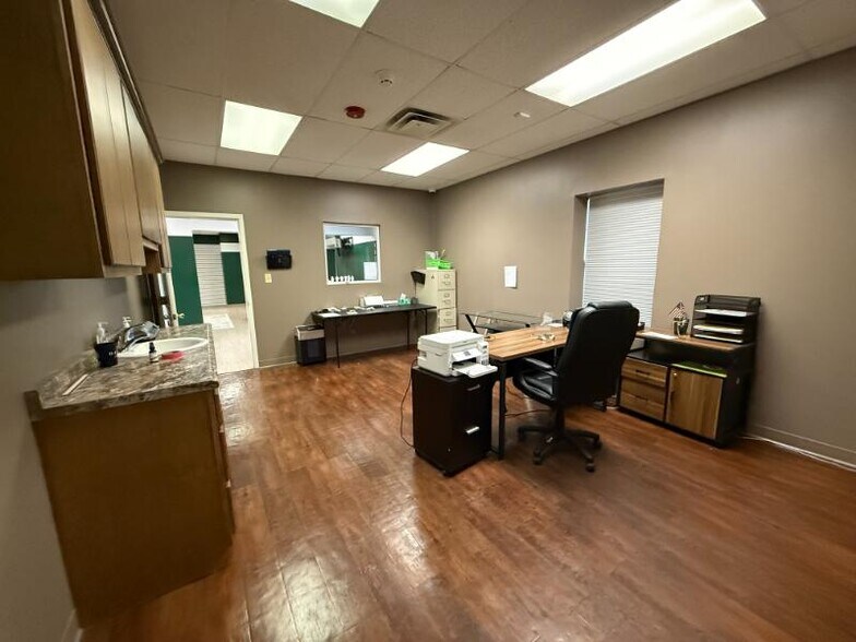 More Photos Of 794 E Main St, Tupelo Showroom For Sale