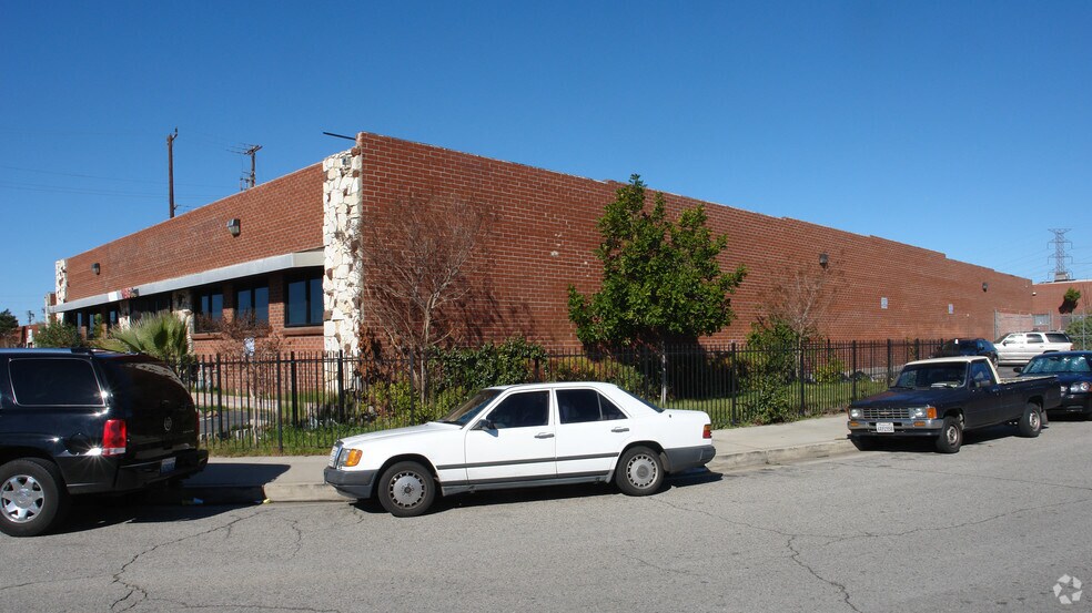 More Photos Of 11961 Sherman Rd, North Hollywood Warehouse For Lease