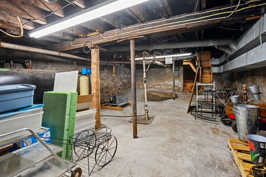 More Photos Of 11 Turnpike St, Jaffrey Freestanding For Sale