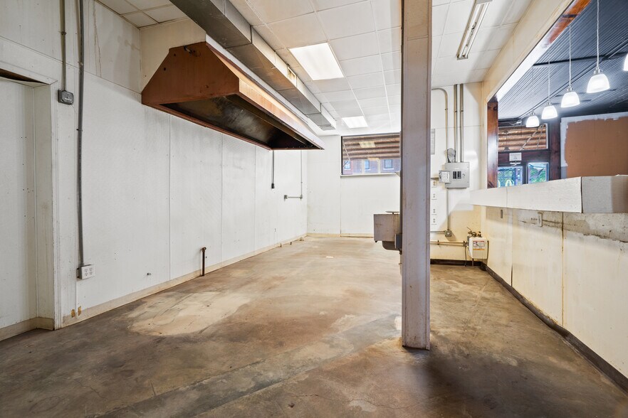 More Photos Of 103 E Broadway, Ashland Bar For Sale