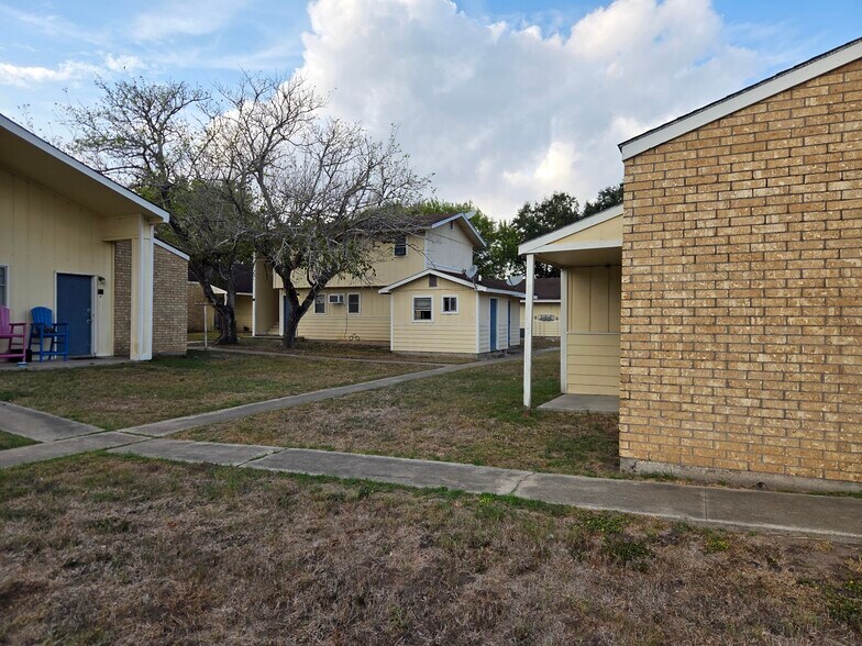 More Photos Of 657 W 4th St, Yorktown Apartments For Sale