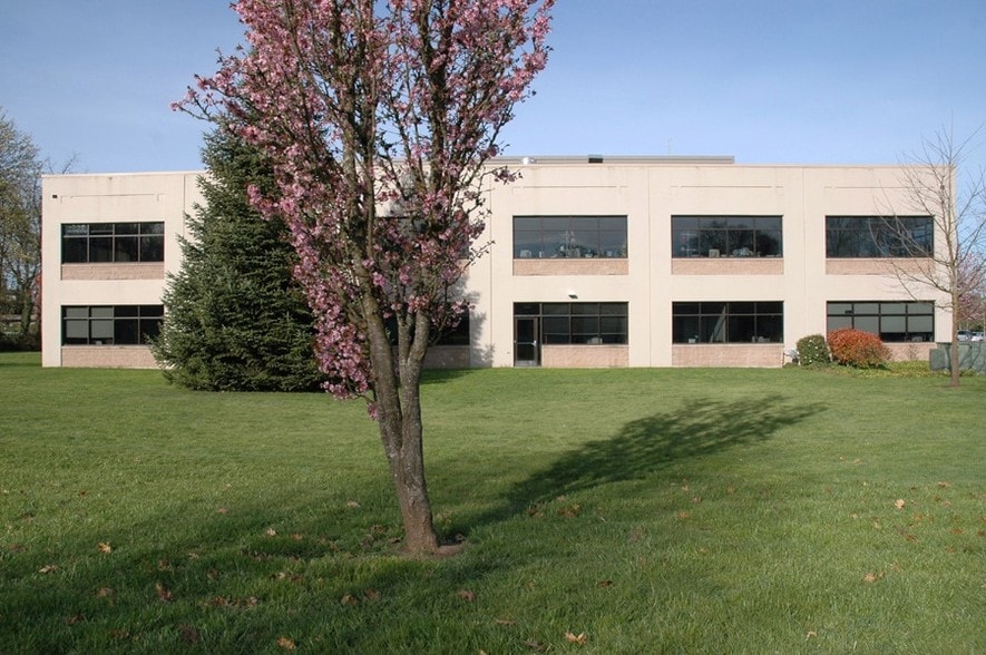 More Photos Of 1800-1850 Millrace Dr, Eugene Office For Lease