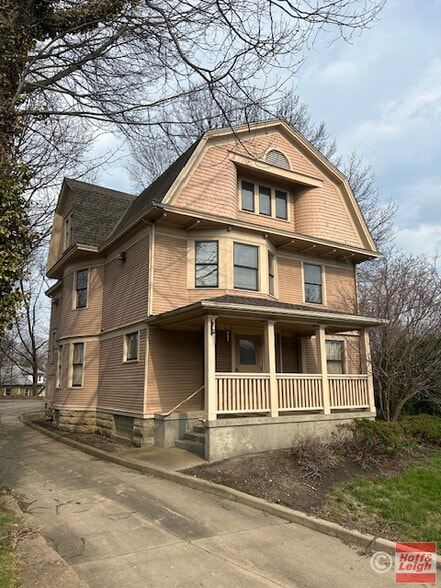 More Photos Of 631 W Exchange St, Akron Office For Sale