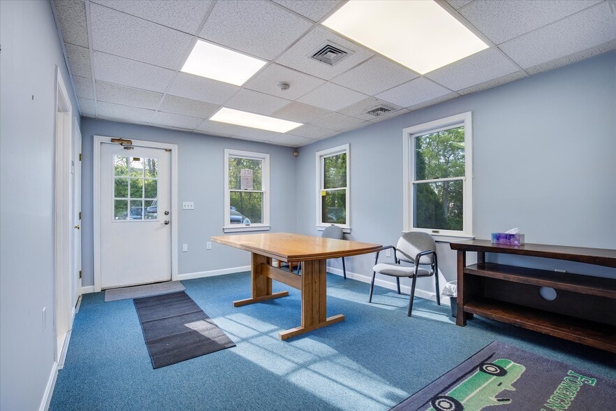 More Photos Of 7 Colonel Dr, Bourne Auto Repair For Sale