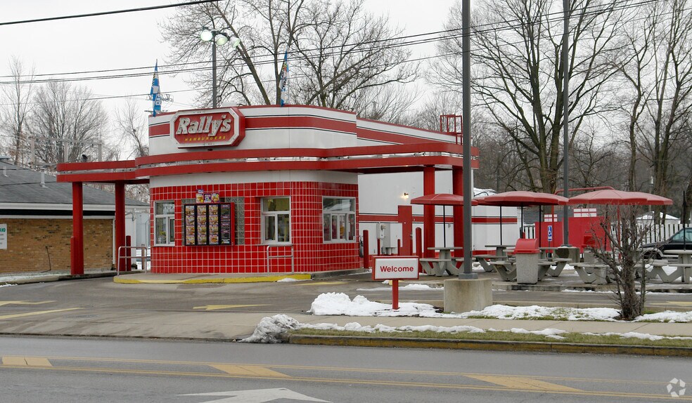 More Photos Of 118 N College St, Piqua Fast Food For Lease