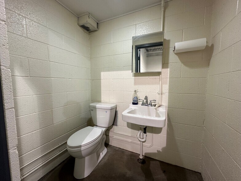 More Photos Of 536 N Beech St, Lansing Self Storage For Sale