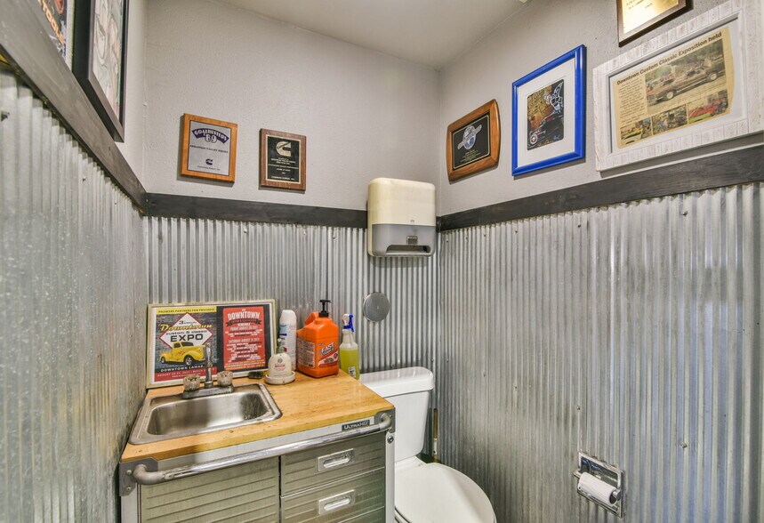 More Photos Of 6002 US Highway 50, Lamar Service For Sale