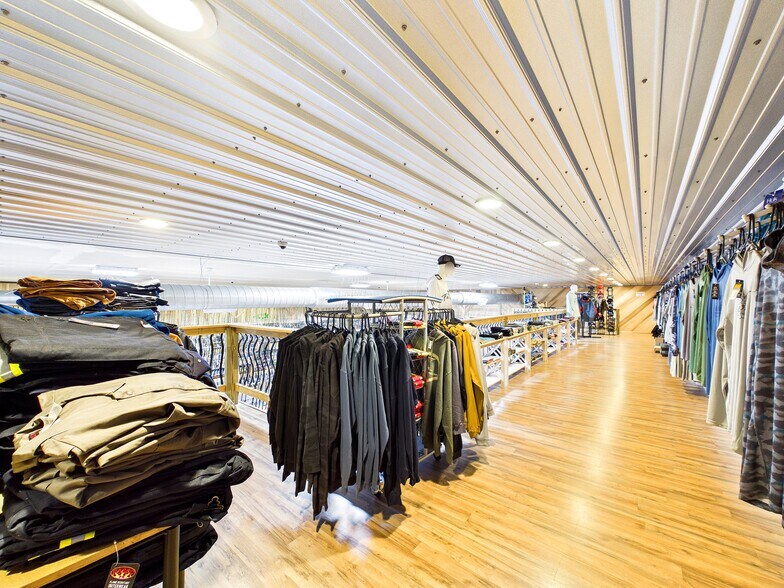 More Photos Of 13520 Emerson Ave, Williamstown General Retail For Sale