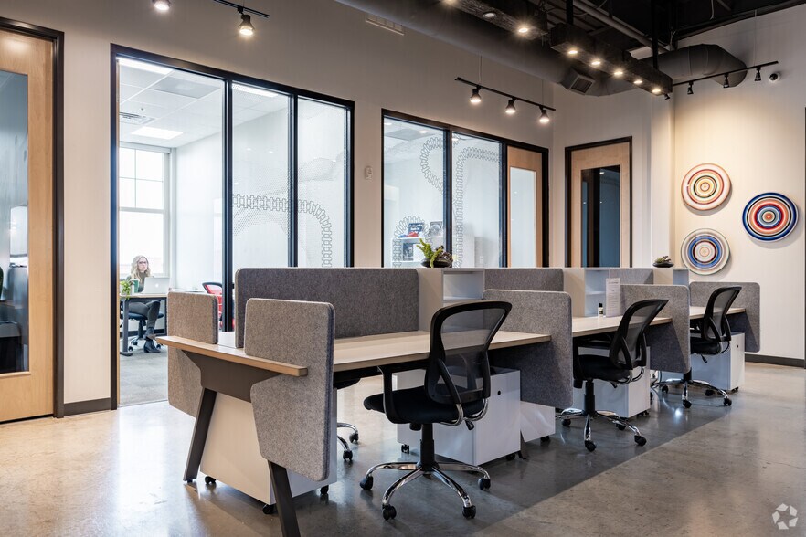 More Photos Of 129 S Main St, Grapevine Storefront Retail Office For Lease