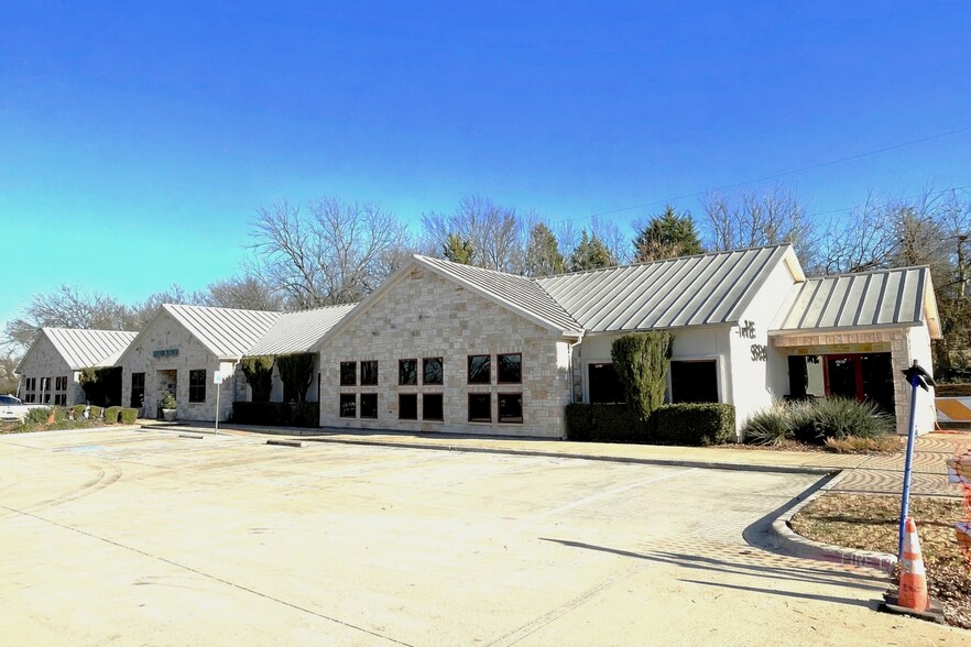 Primary Photo Of 3930 Naaman School Rd, Garland Medical For Sale