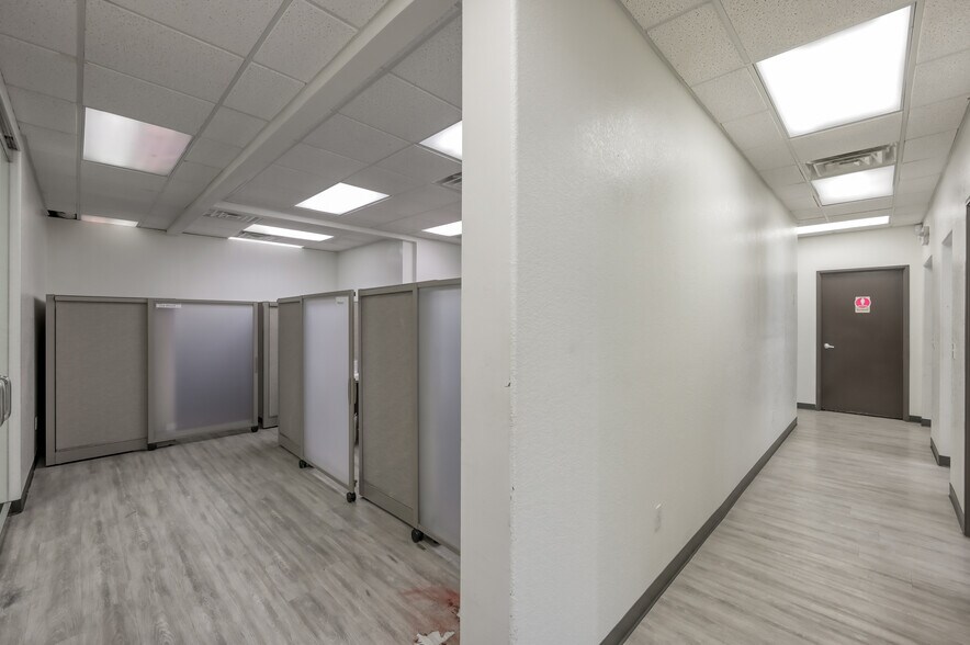 More Photos Of 508 Bryant Rd, Conroe Manufacturing For Sale