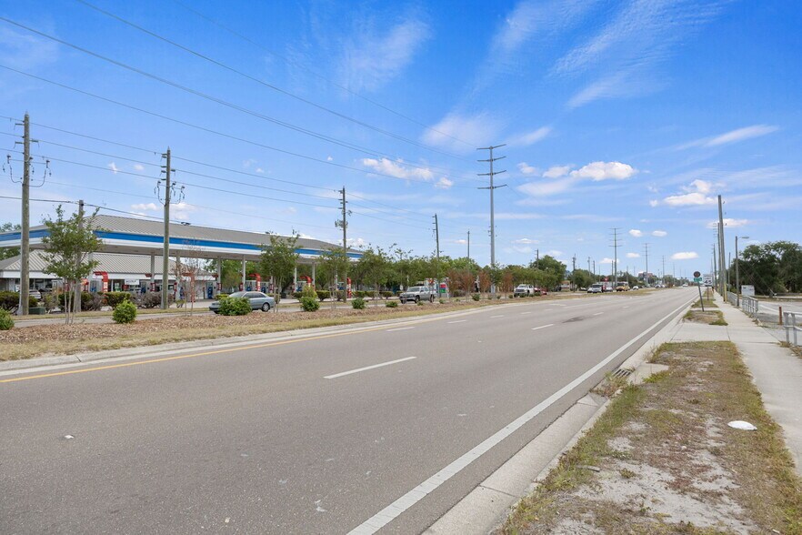 More Photos Of 6826 Ridge Rd, Port Richey Auto Repair For Sale