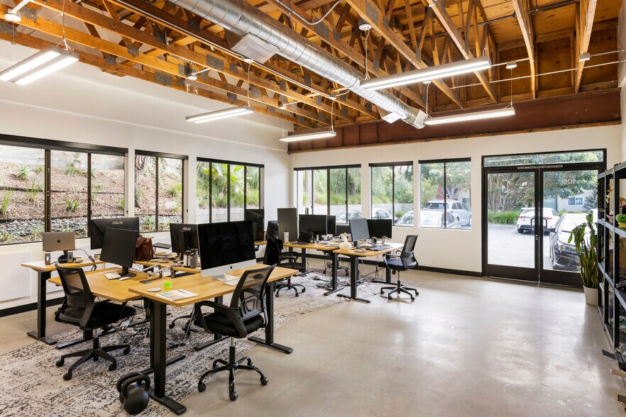 More Photos Of 5839 Green Valley Cir, Culver City Office For Lease
