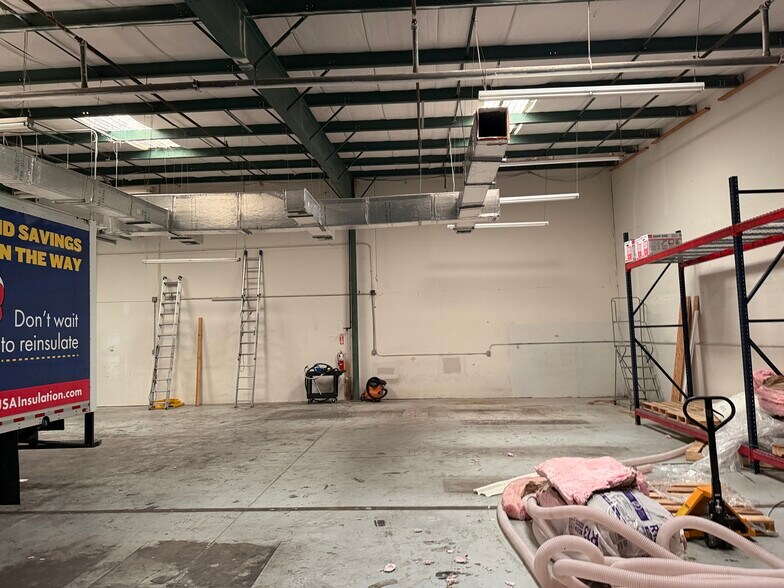 More Photos Of 12880 Automobile Blvd, Clearwater Manufacturing For Lease