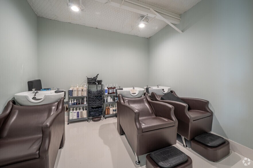 More Photos Of 3330 Audley St, Houston Storefront Retail Office For Sale