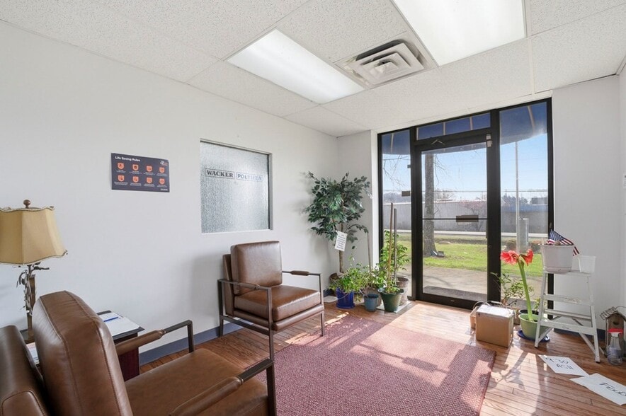 More Photos Of 2124 Hamilton St, Dalton Research And Development For Sale