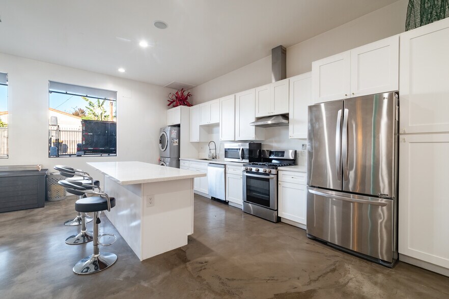 More Photos Of 5655 E Beverly Blvd, Los Angeles General Retail For Lease