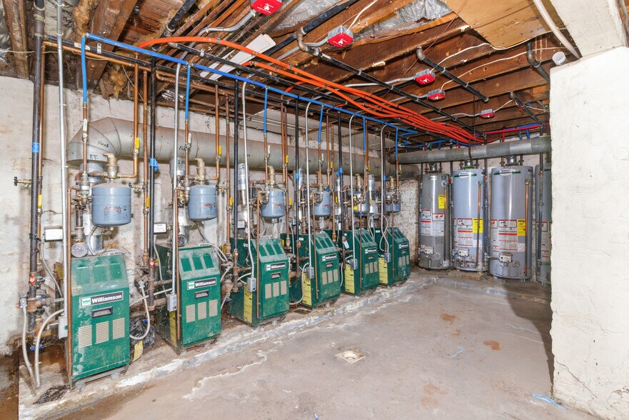 More Photos Of 237 Astor St, Newark Apartments For Sale