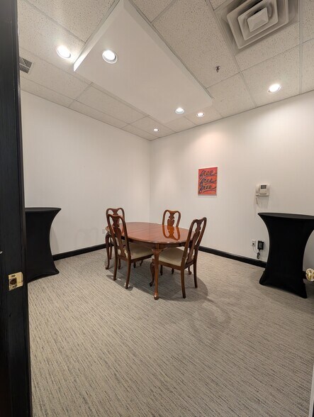 More Photos Of 921 Main St, Lynchburg General Retail For Lease