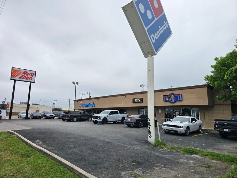 More Photos Of 129-137 Bandera Rd, San Antonio Storefront For Lease
