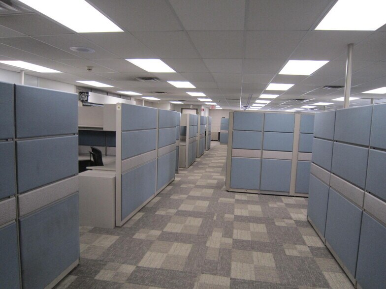 More Photos Of 1970 Merivale Rd, Ottawa Flex For Lease