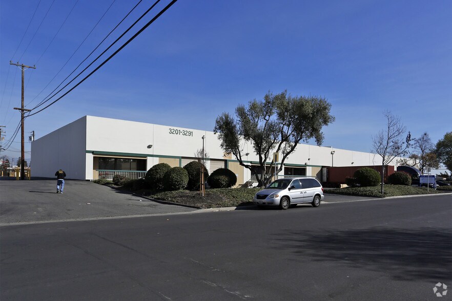More Photos Of 3201-3291 Keller St, Santa Clara Manufacturing For Lease