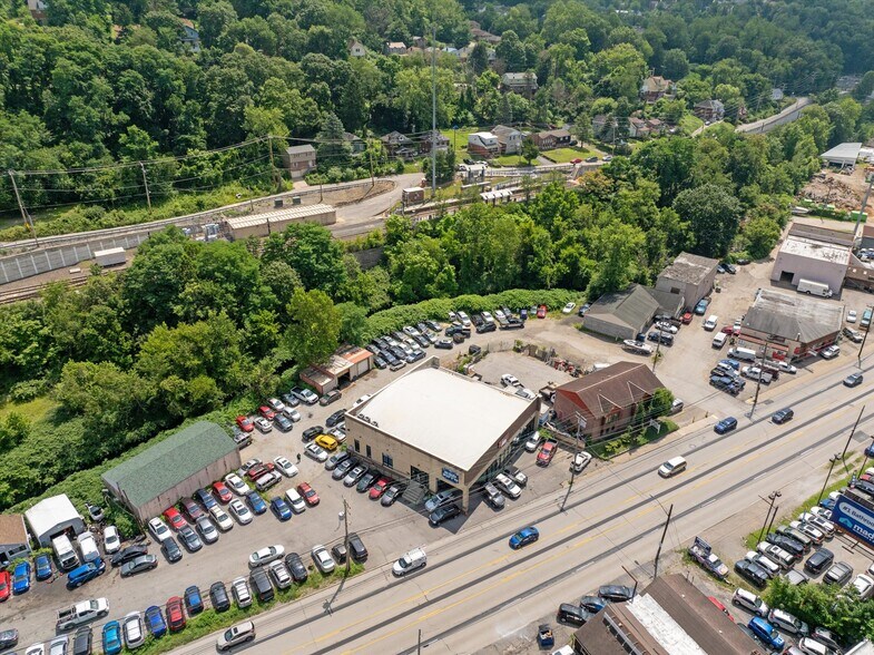 More Photos Of 1641 Saw Mill Run Blvd, Pittsburgh Flex For Sale