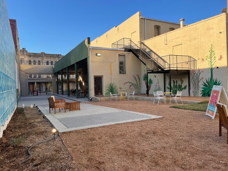 More Photos Of 345 W Commerce St, San Antonio Storefront Retail Office For Sale