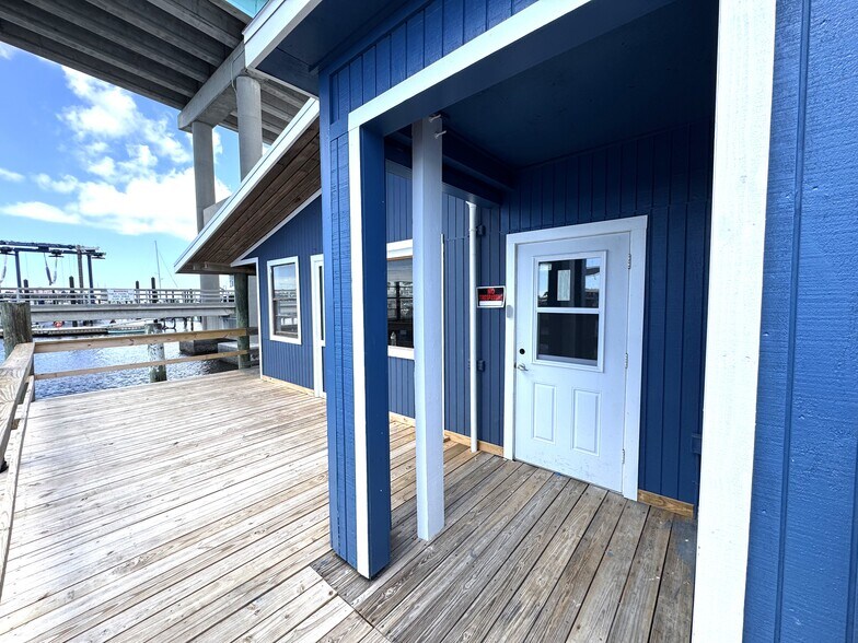 More Photos Of 700 Fishermans Wharf, Fort Myers Beach Office For Sale