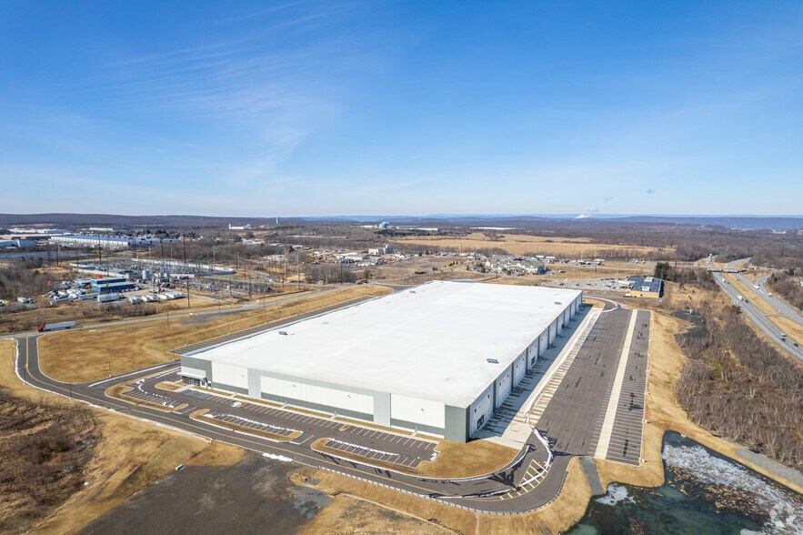 More Photos Of 101 Commerce Dr, Hazleton Distribution For Lease