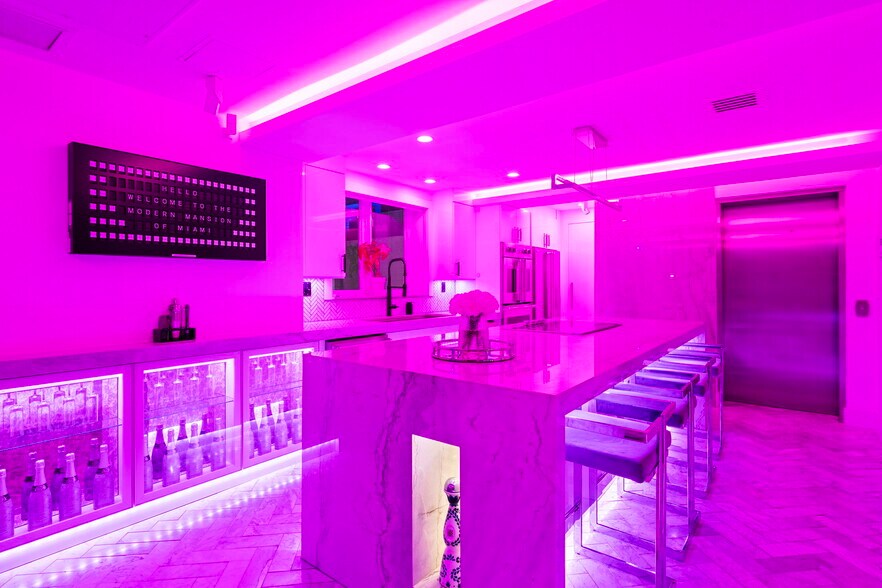 More Photos Of 124 11th St, Miami Beach Hotel For Sale