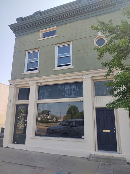 Primary Photo Of 310-312 Main St, Toledo Storefront Retail Residential For Lease