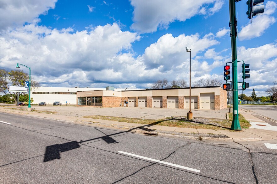 More Photos Of 5500 W Broadway Ave, Minneapolis Storefront Retail Office For Sale