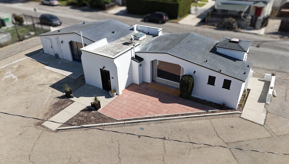 More Photos Of 111 S Dos Caminos Ave, Ventura General Retail For Lease