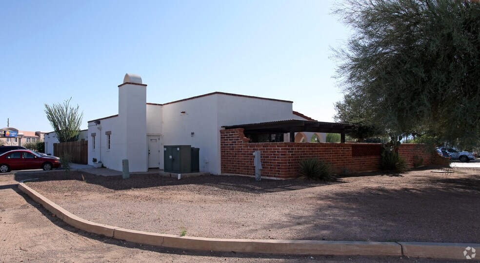 More Photos Of 80-96 W Esperanza Blvd, Green Valley Unknown For Lease