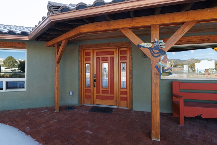 More Photos Of 102 Rabbit Rd, Santa Fe Specialty For Sale