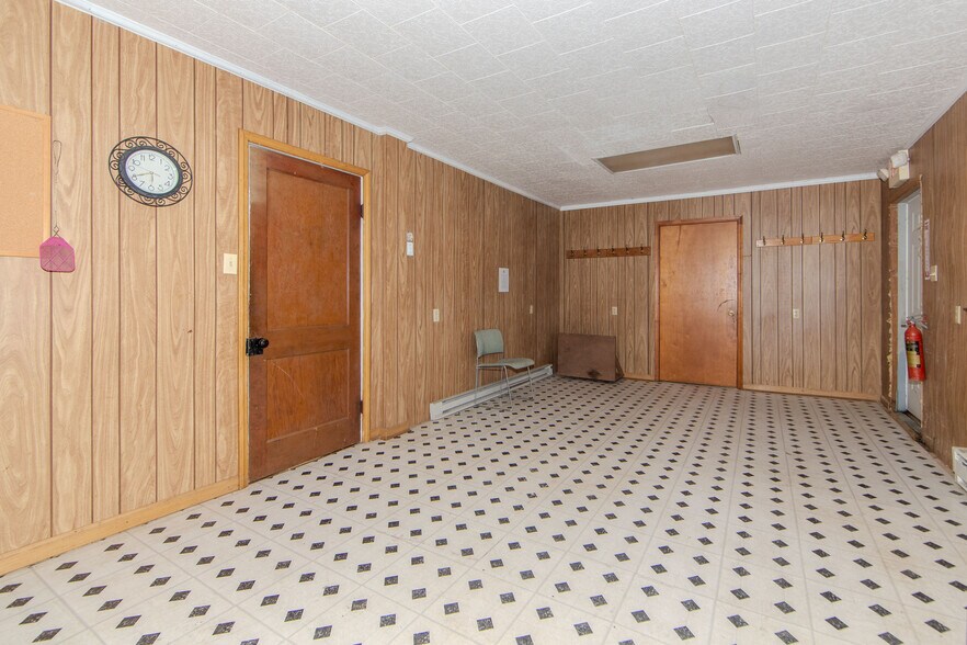 More Photos Of 913 Old Buckingham Rd, Cumberland Lodge Meeting Hall For Sale