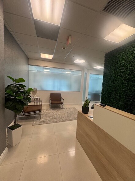 More Photos Of 175 SW 7th St, Miami Medical For Lease