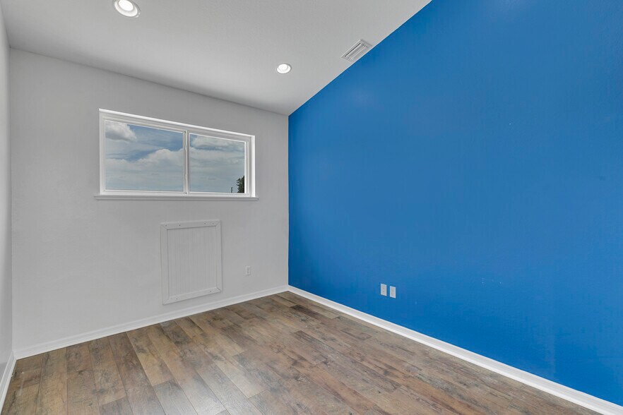 More Photos Of 10070 Fern Hill Dr, Riverview Freestanding For Sale