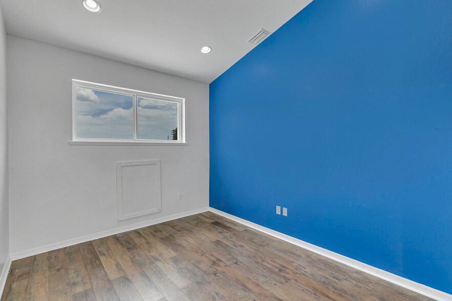 More Photos Of 10070 Fern Hill Dr, Riverview Freestanding For Lease