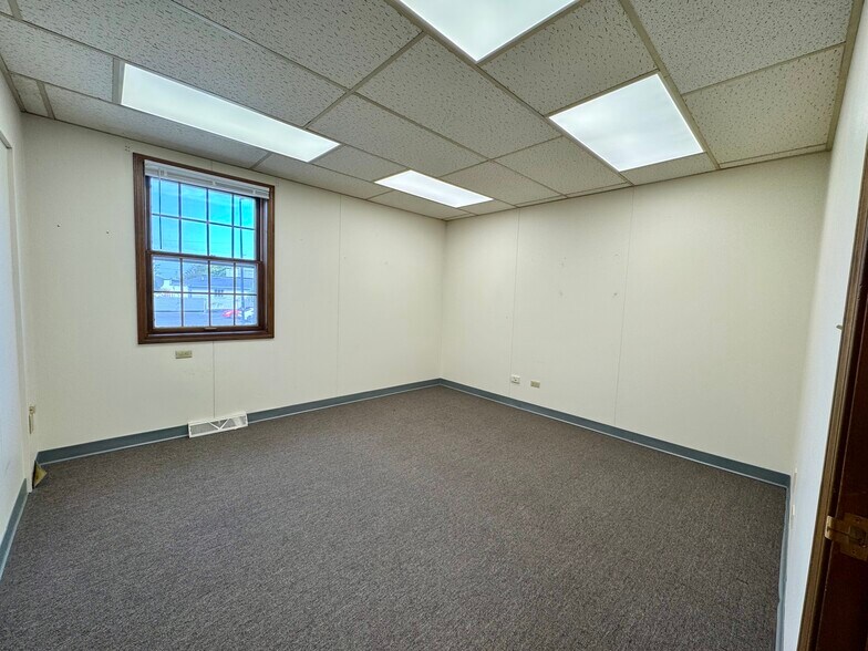 More Photos Of 425 S Adams St, Green Bay Office For Lease