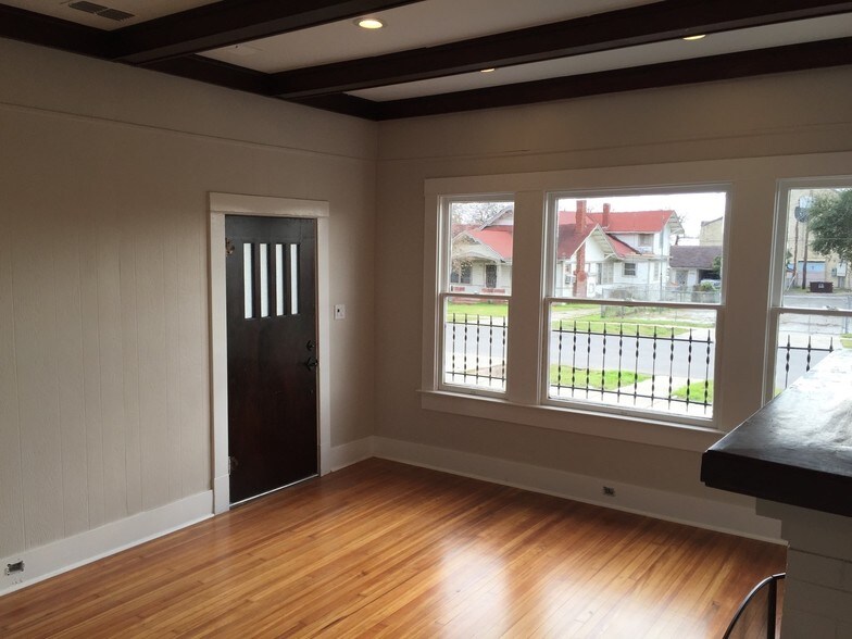 More Photos Of 1818 S New Braunfels Ave, San Antonio Medical For Lease