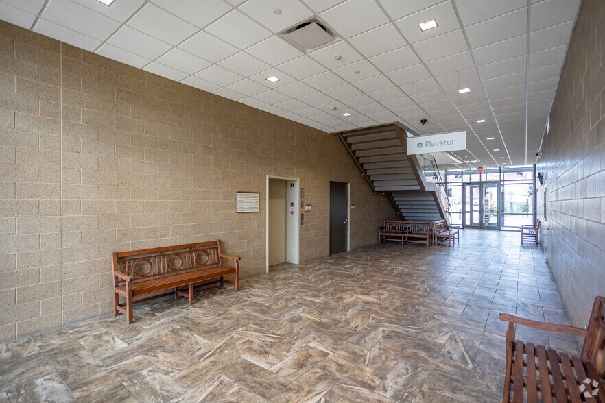 More Photos Of 1450 SW Vintage Pky, Ankeny General Retail For Lease