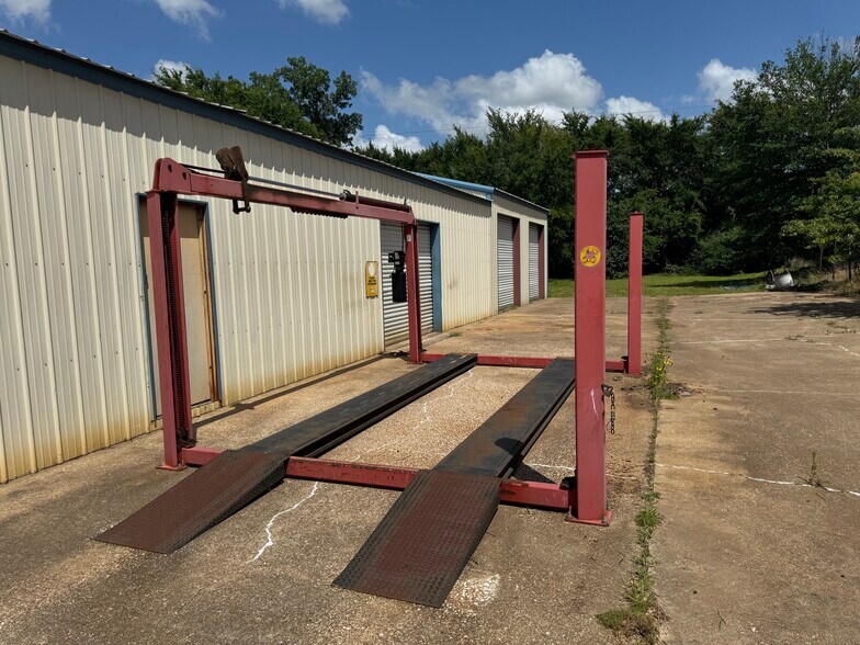 More Photos Of 15083 Highway 155 S, Tyler Warehouse For Sale