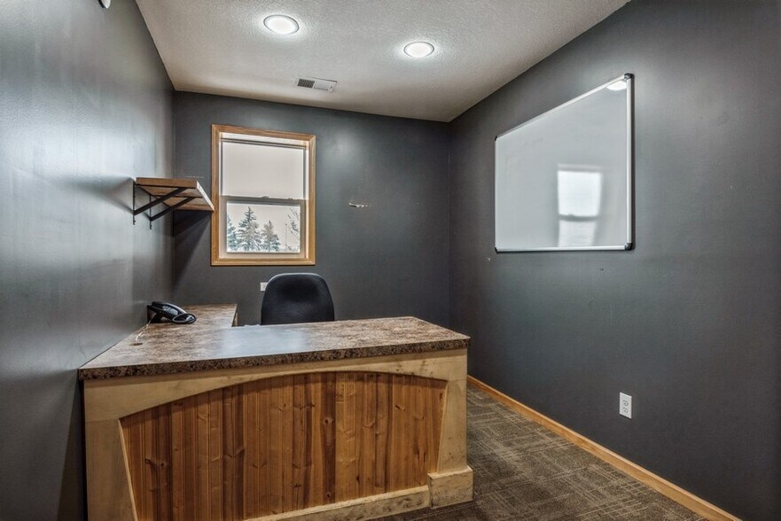 More Photos Of 114 Thomas Cir, Monticello Warehouse For Lease