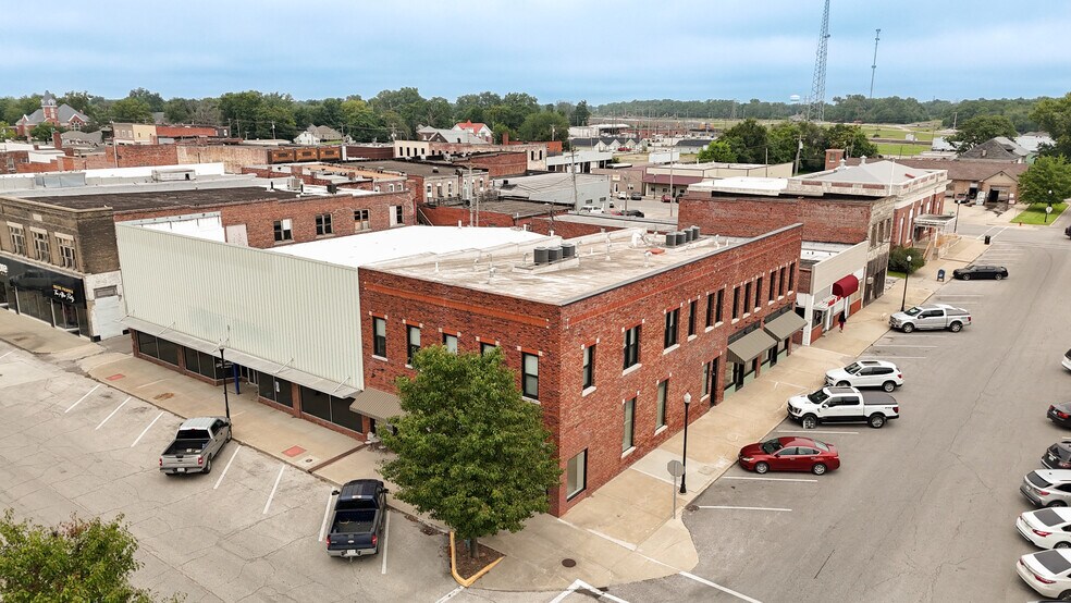 More Photos Of 301-303 W Reed St, Moberly Office For Lease