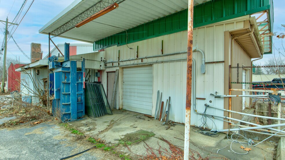 More Photos Of 2015 Payne st, Tell City Light Distribution For Sale