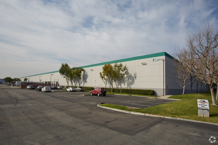 More Photos Of 601 S Acacia Ave, Fullerton Manufacturing For Lease