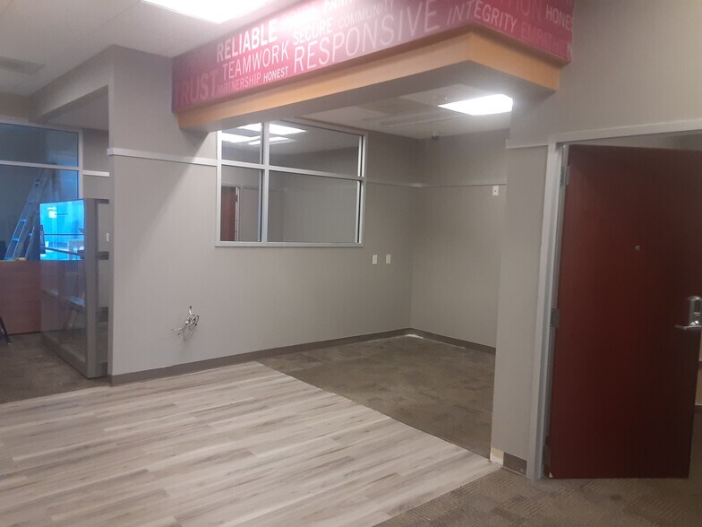 More Photos Of 201-205 E 9th St, Hopkinsville Bank For Lease